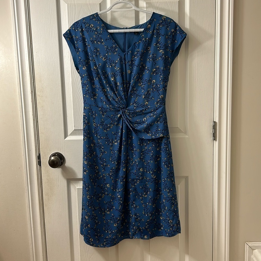 RW&CO dress blue with yellow flowers size small pretty pattern